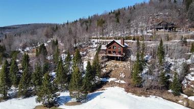 ski cottage rentals at the base of a mountain Saint-Faustin-Lac-Carré, Laurentides