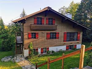 ski cottage rentals at the base of a mountain Val-David, Laurentides