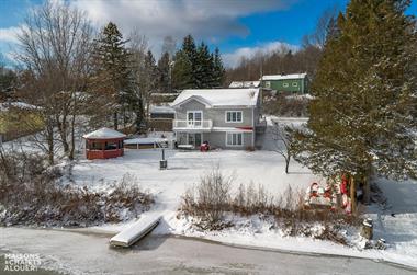 waterfront cottage rentals Saint-Claude, Estrie/Cantons-de-l'est