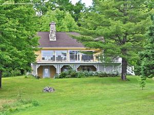 waterfront cottage rentals Sainte-Catherine-de-Hatley, Estrie/Cantons-de-l'est